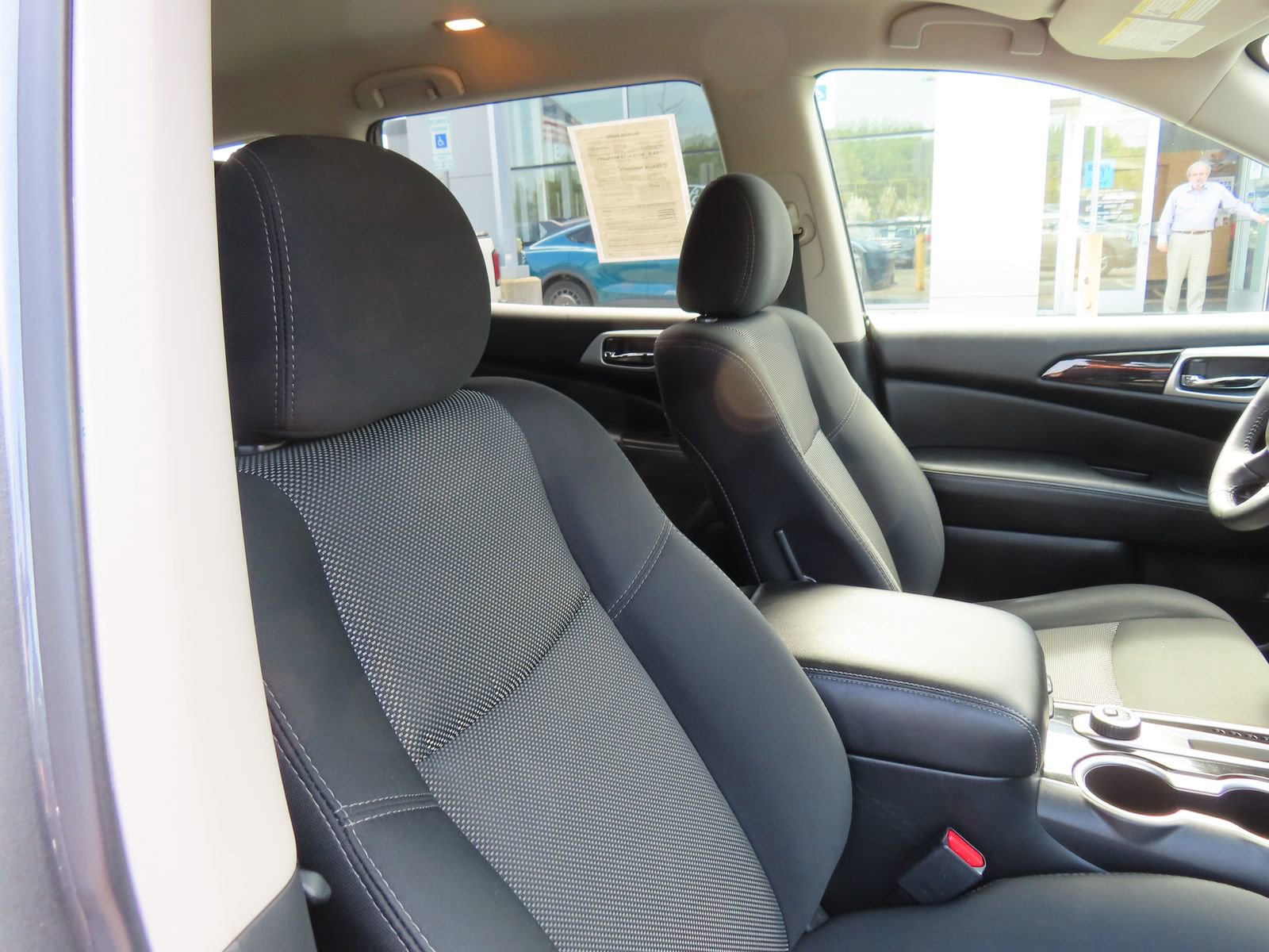 Used 2019 Nissan Pathfinder SV image 37