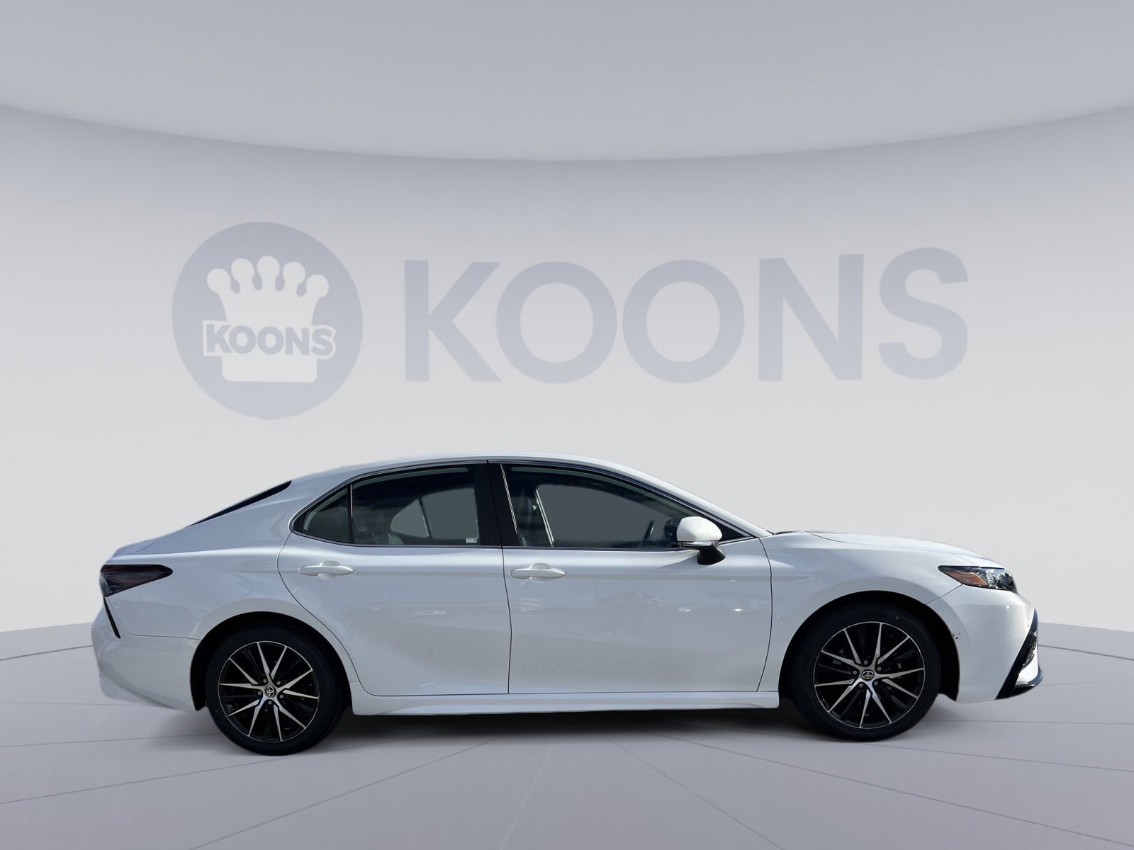 Used 2022 Toyota Camry SE image 8