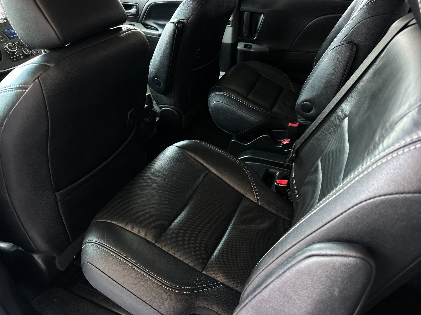 Used 2017 Toyota Sienna SE Premium FWD image 11