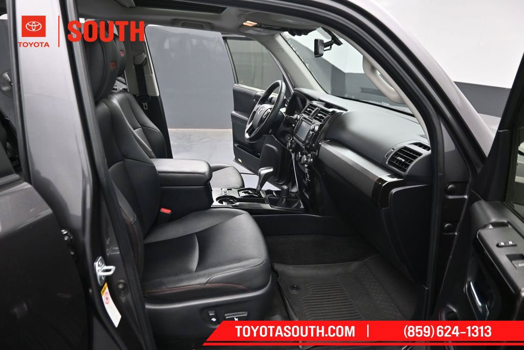 Used 2019 Toyota 4Runner TRD Off-Road Premium AWD/4WD image 32