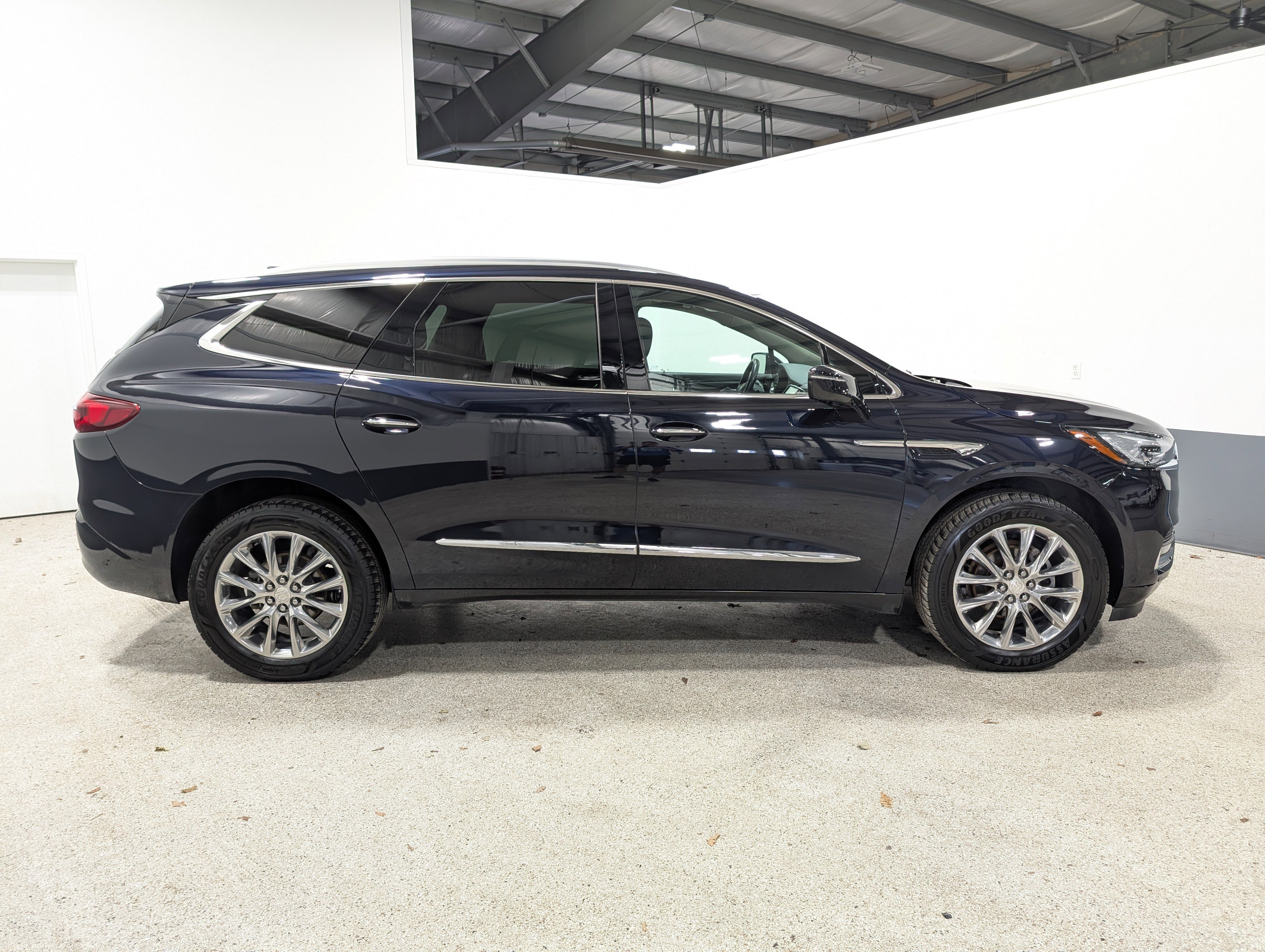 Used 2020 Buick Enclave Premium w/ Sun and Sites Package image 2