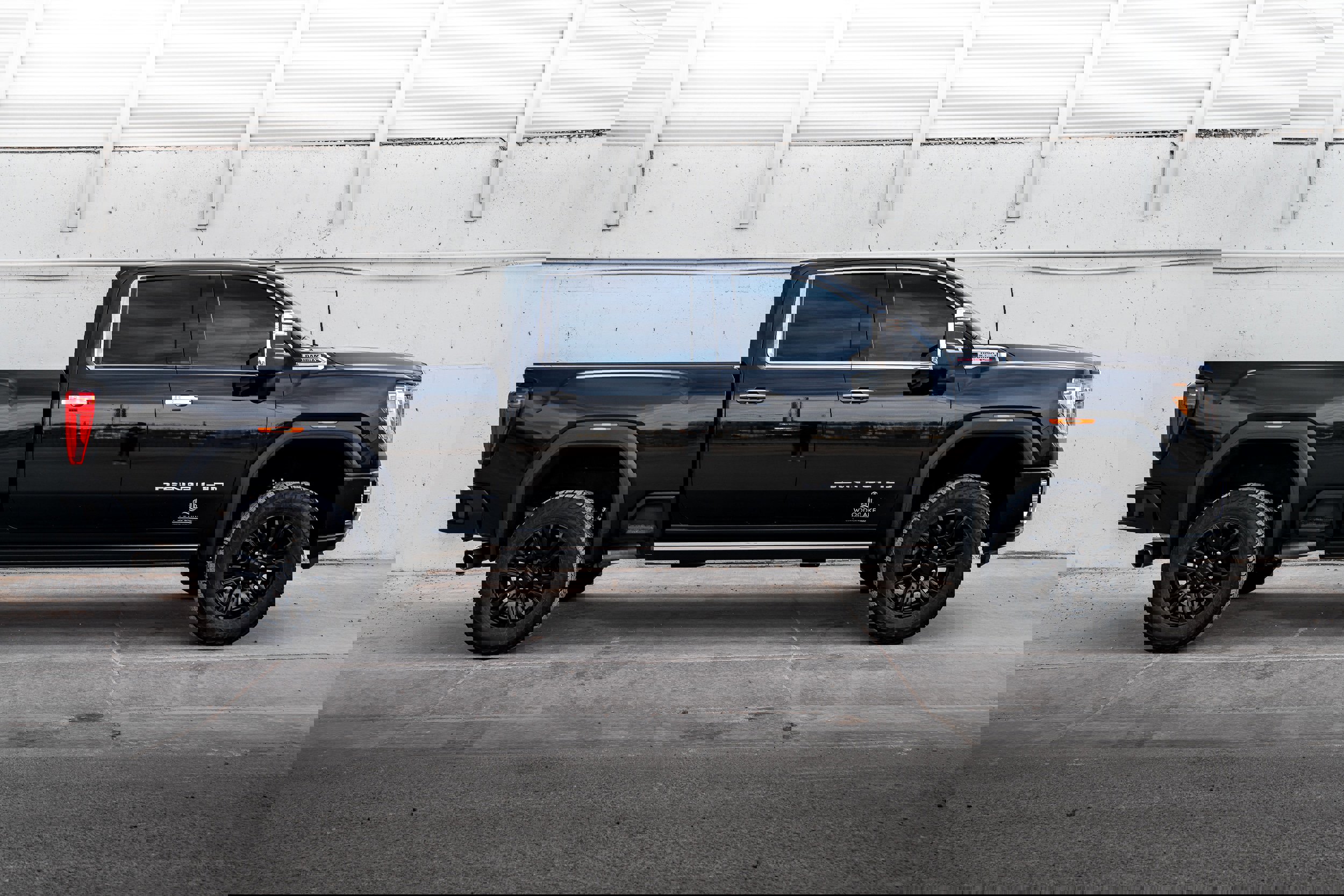 Used 2021 GMC Sierra 3500 Denali w/ Denali Ultimate Package image 8