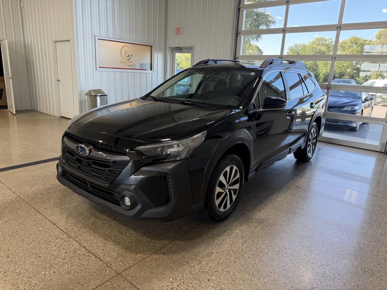 Used 2023 Subaru Outback Premium AWD/4WD image 2