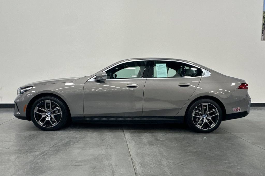 Used 2024 BMW i5 eDrive40i w/ Premium Package RWD image 7