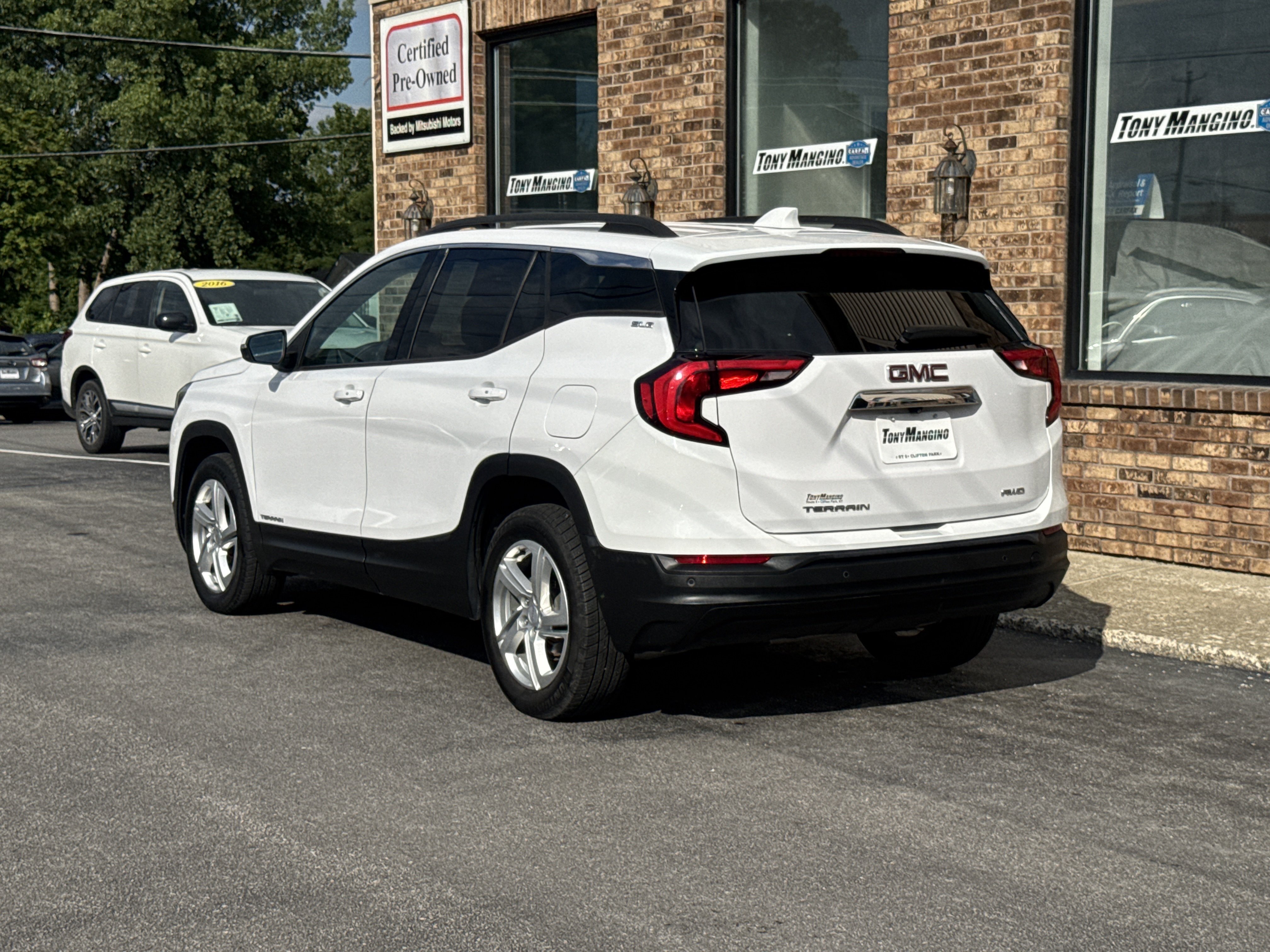 Used 2019 GMC Terrain SLE w/ Driver Convenience Package AWD/4WD image 3