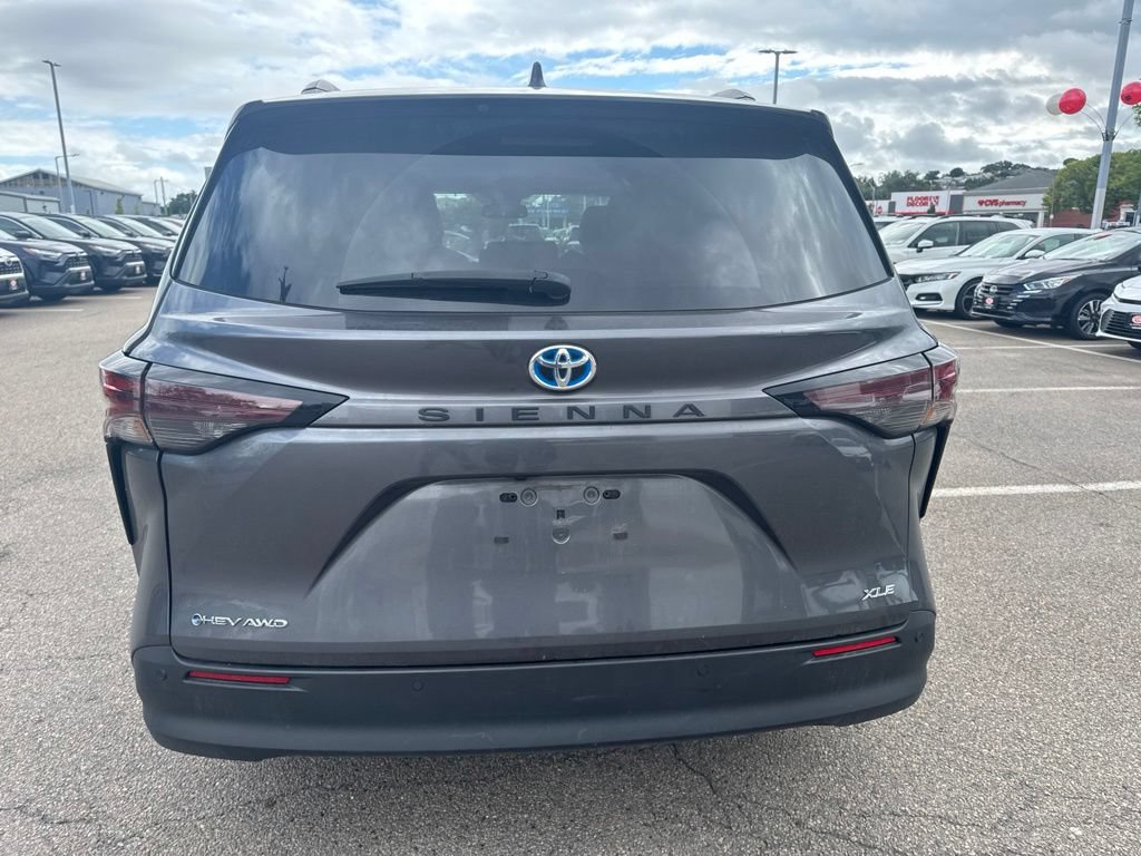 Used 2025 Toyota Sienna XLE w/ XLE Plus Package AWD/4WD image 6