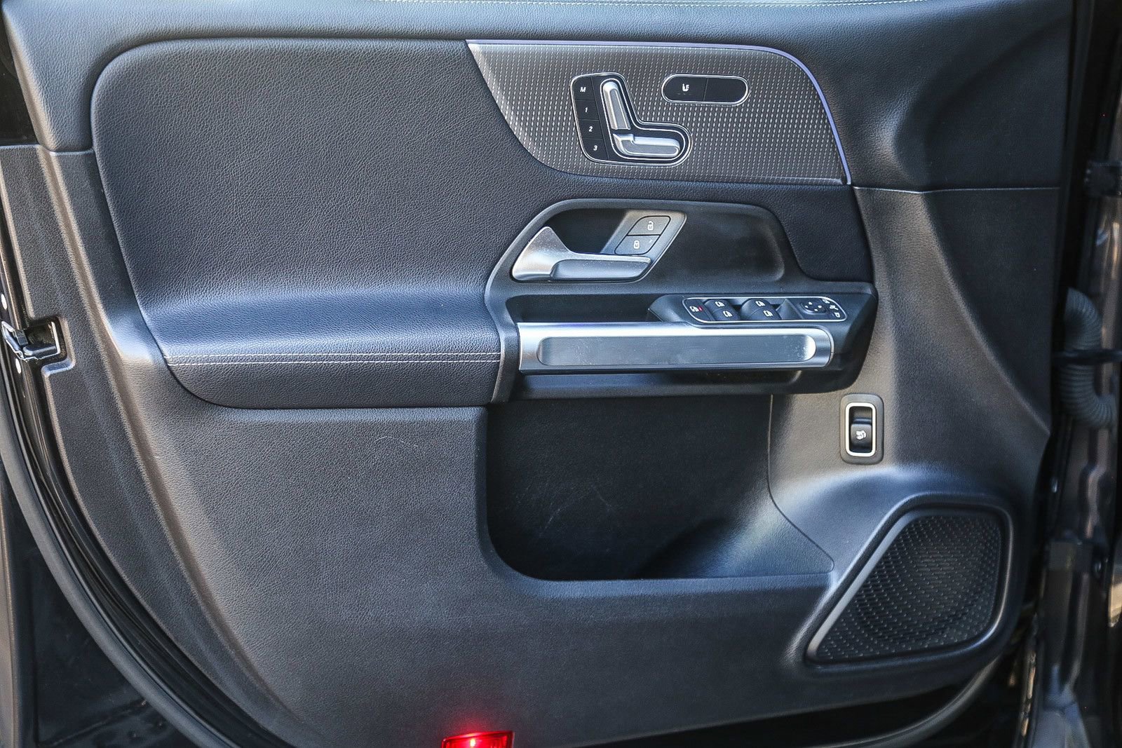 Used 2021 Mercedes-Benz GLB 250 4MATIC image 19