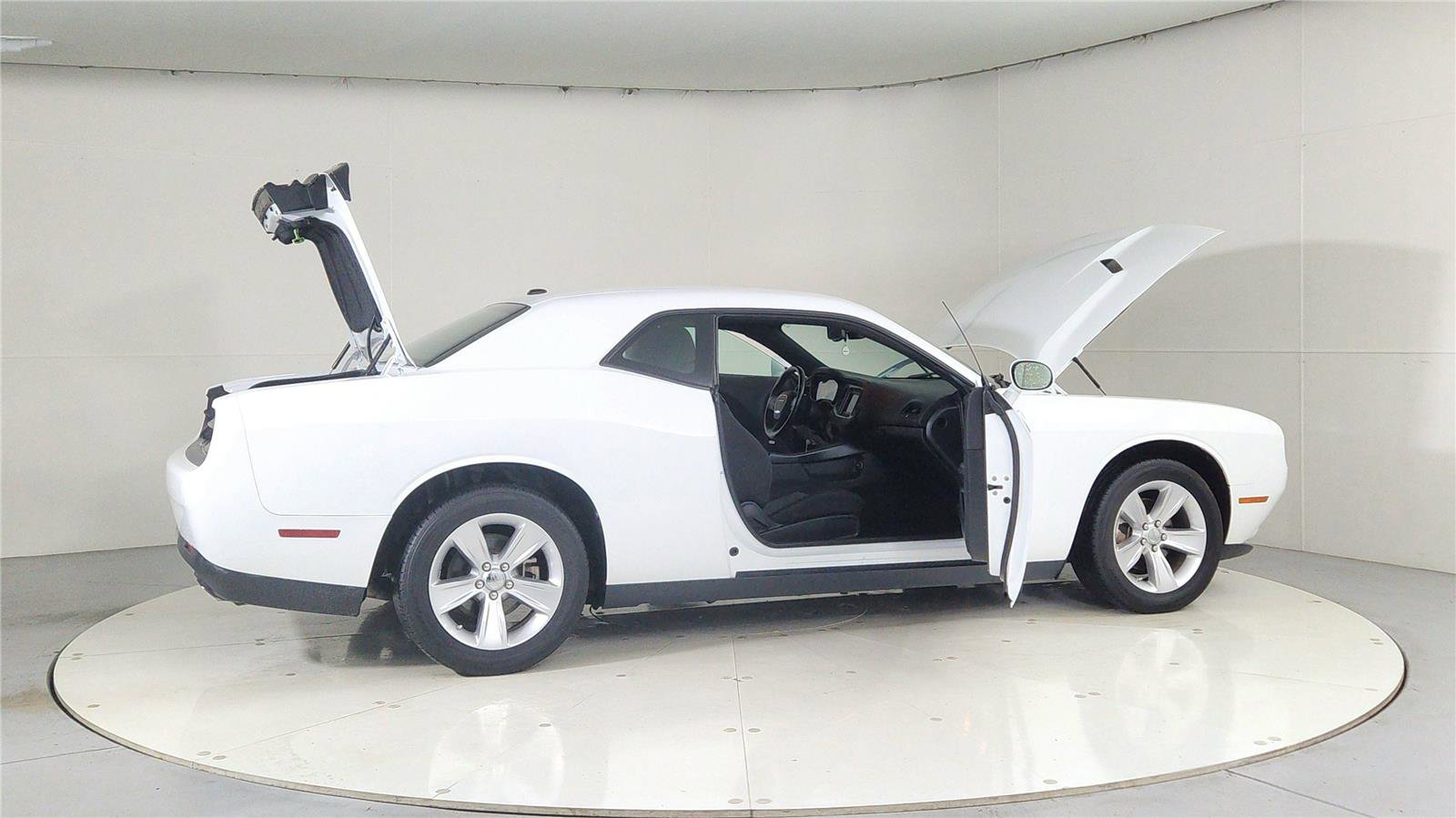 Used 2023 Dodge Challenger SXT image 12