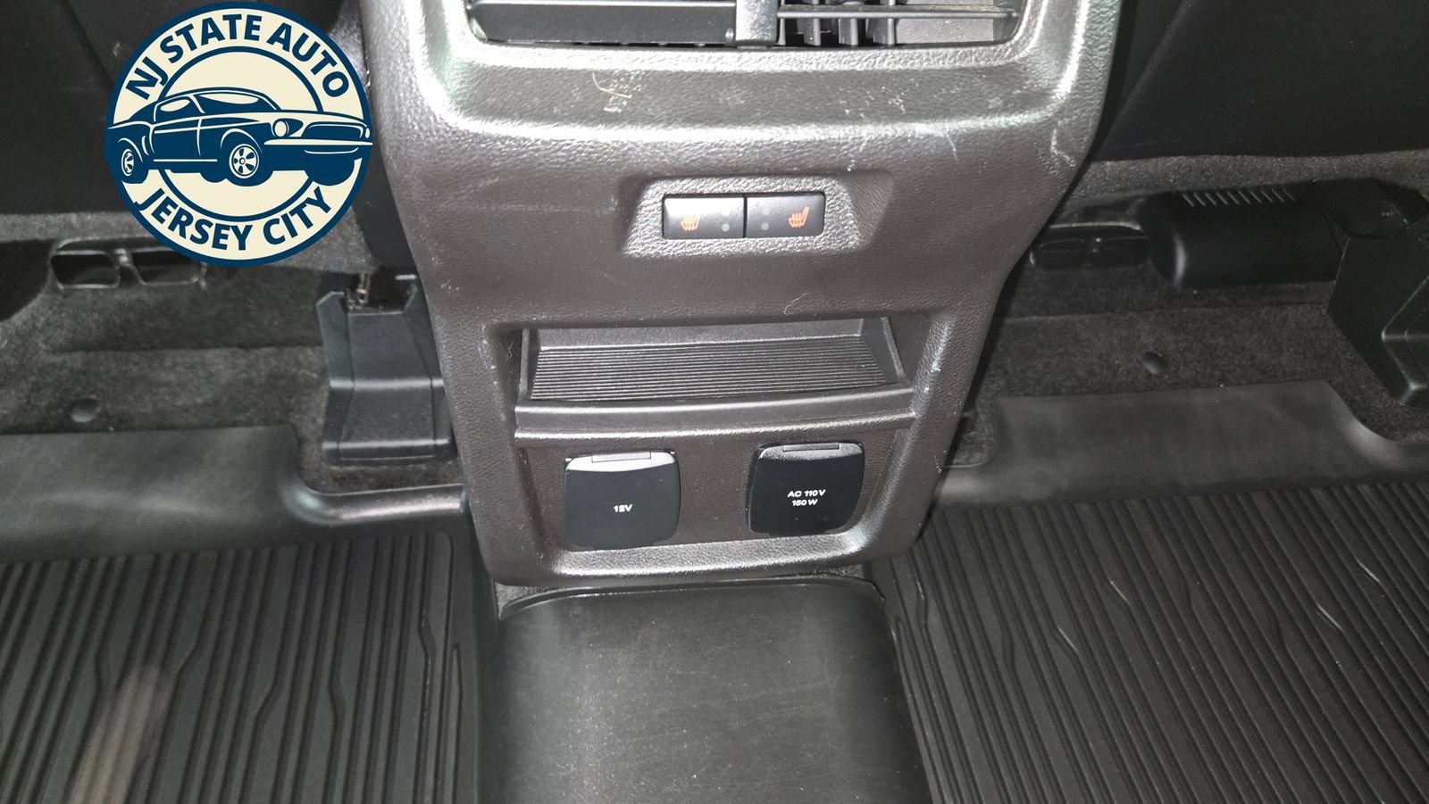 Used 2018 Ford Edge Titanium w/ Equipment Group 302A AWD/4WD image 31
