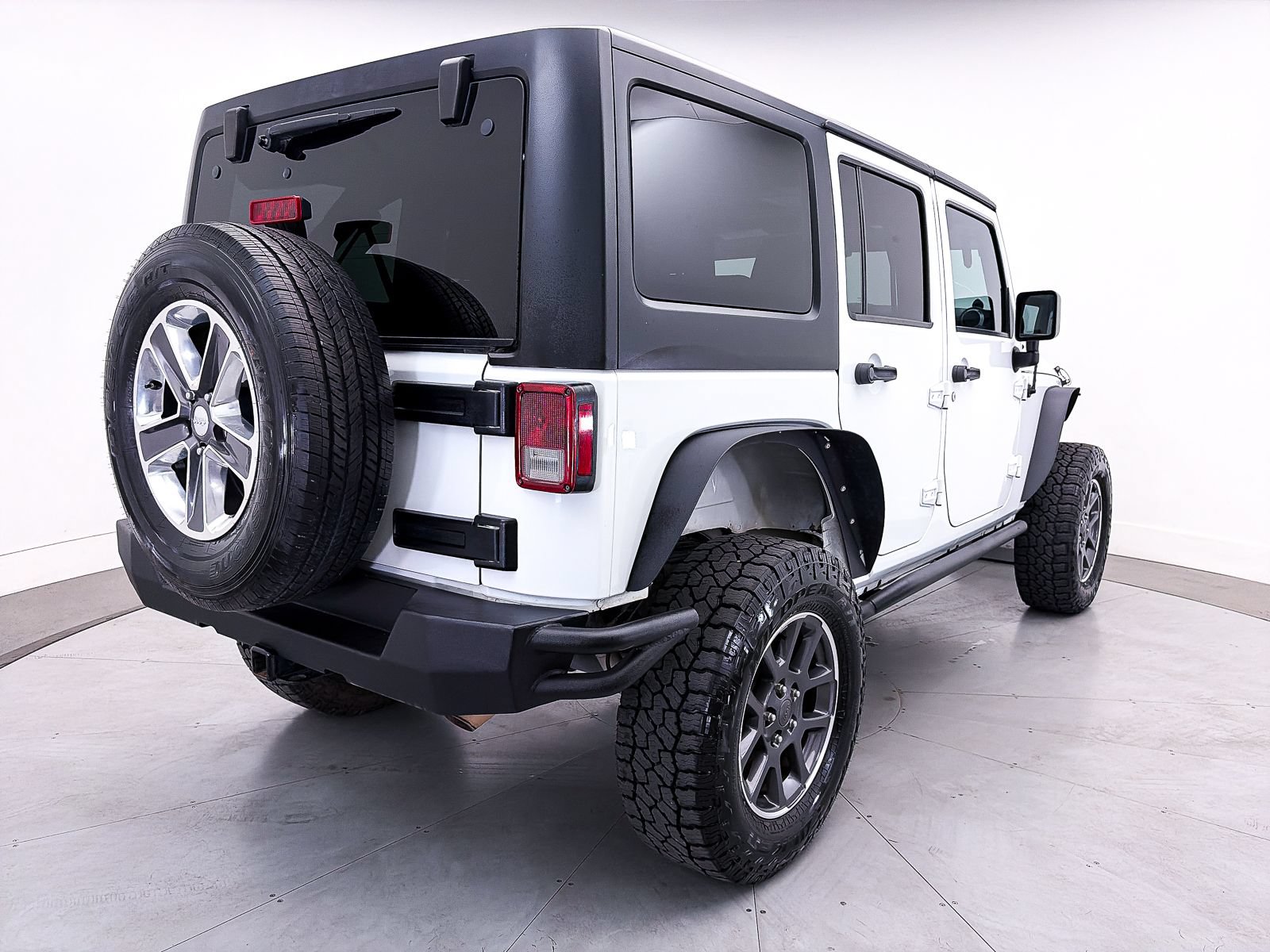 Used 2016 Jeep Wrangler Unlimited Sahara w/ Connectivity Group AWD/4WD image 13