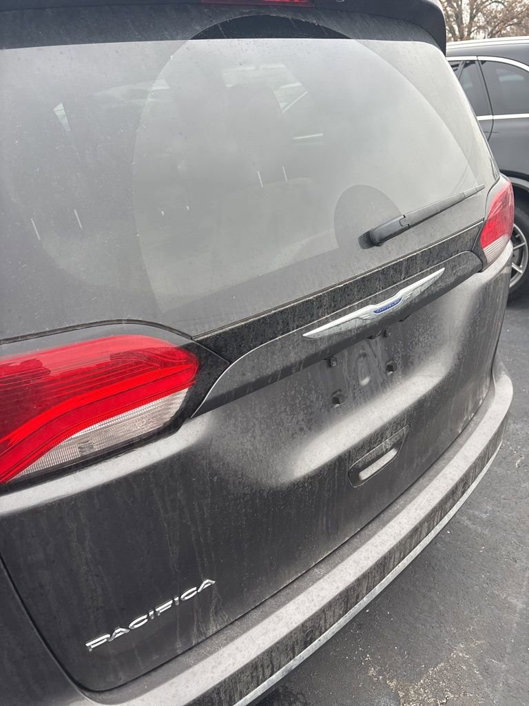 Certified 2018 Chrysler Pacifica Touring-L Plus image 8