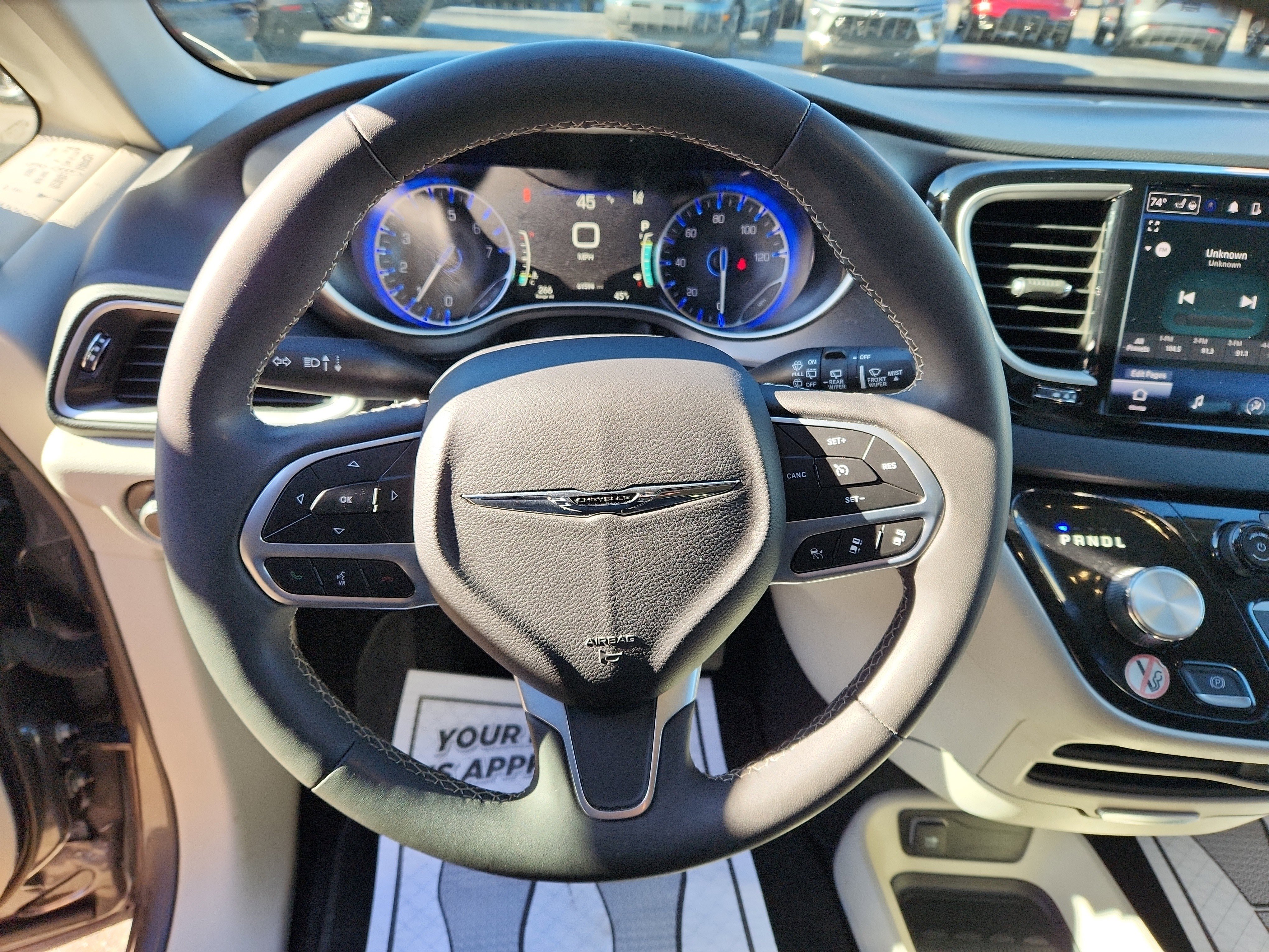 Used 2023 Chrysler Pacifica Touring-L image 18