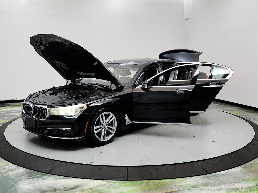 Used 2017 BMW 740i RWD image 9