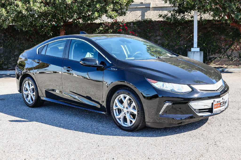 Used 2018 Chevrolet Volt Premier w/ Driver Confidence Package FWD image 3