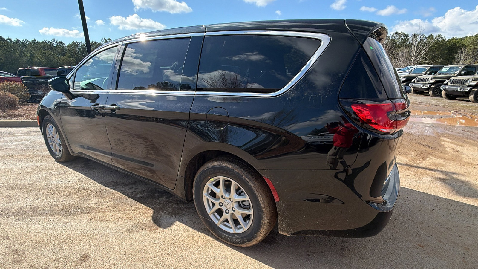 New 2026 Chrysler Pacifica Select image 10