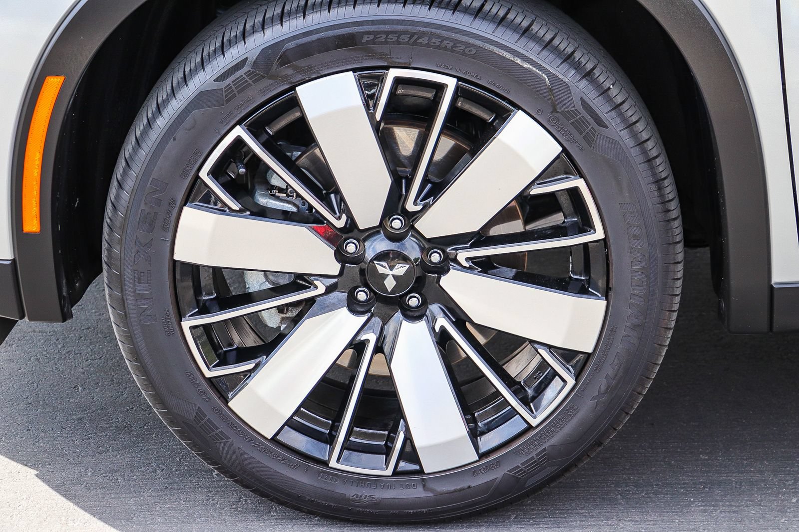 Used 2025 Mitsubishi Outlander SE FWD image 11