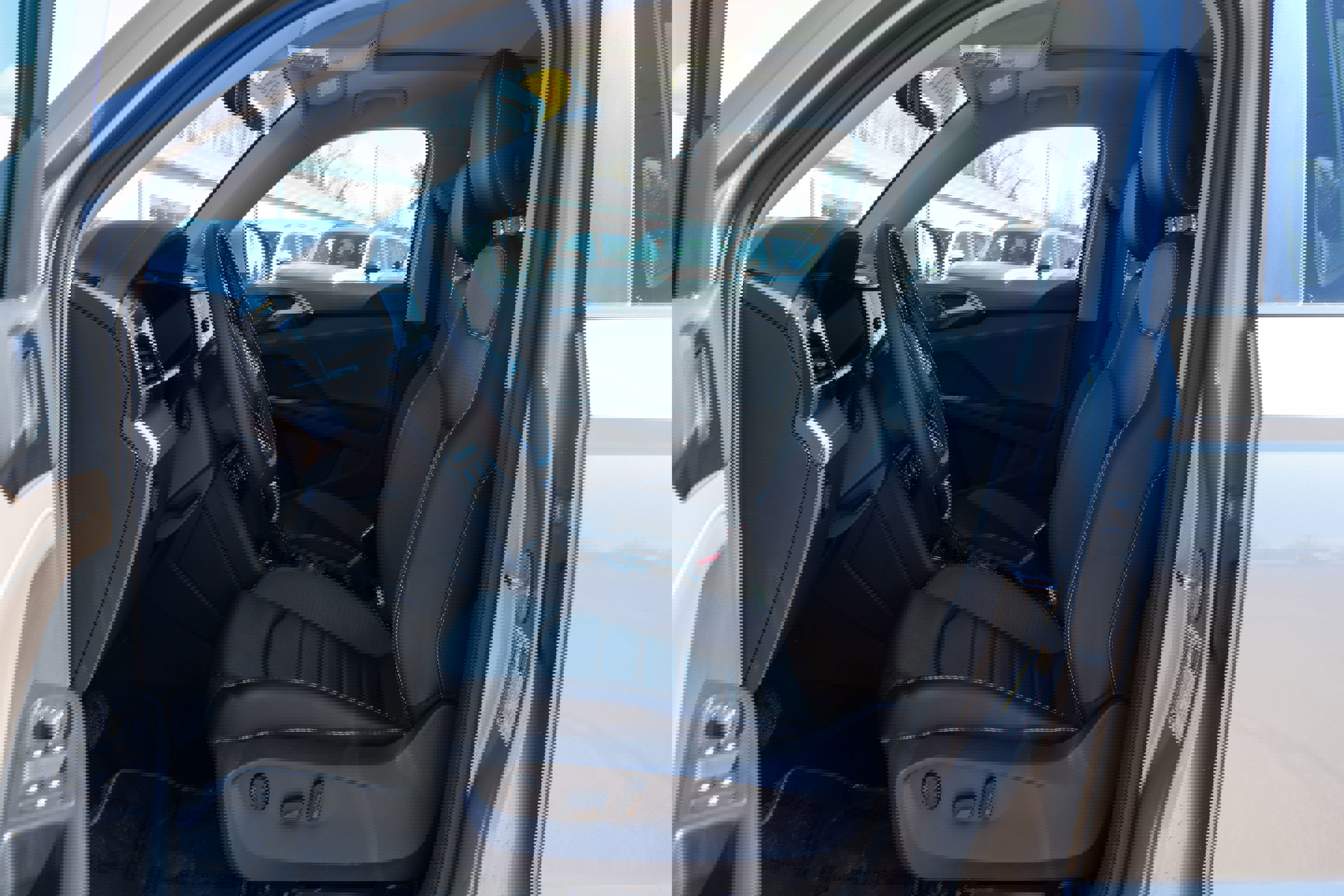 Certified 2023 Volkswagen Taos SEL image 9