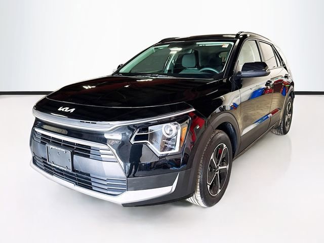 Used 2025 Kia Niro LX image 3