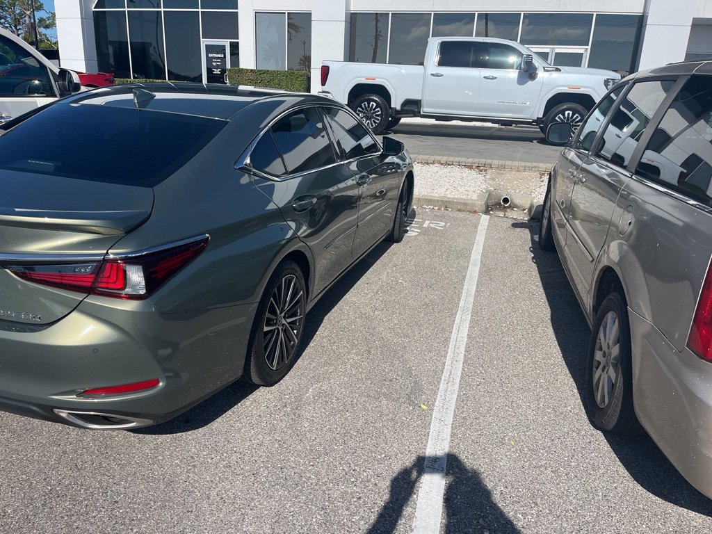 Used 2022 Lexus ES 350 w/ Premium Package image 4