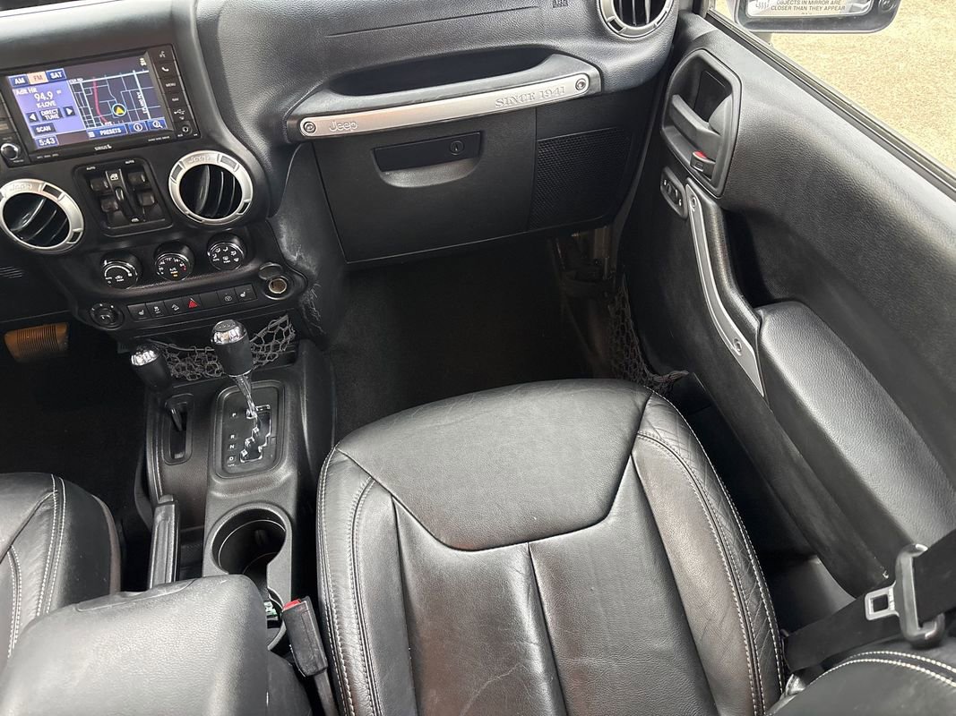 Used 2013 Jeep Wrangler Unlimited Sahara w/ Dual Top Group AWD/4WD image 12