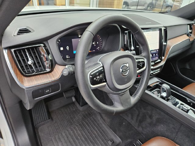 Used 2023 Volvo XC60 B5 Plus w/ Climate Package AWD/4WD image 18