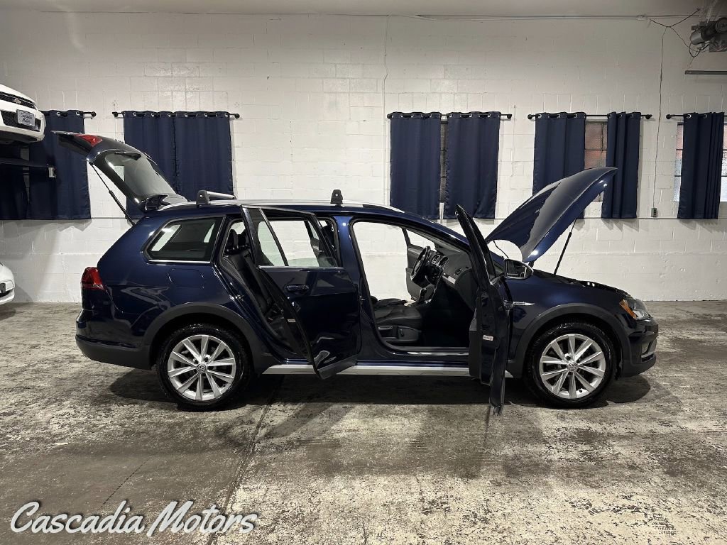 Used 2017 Volkswagen Golf Alltrack AWD/4WD image 40