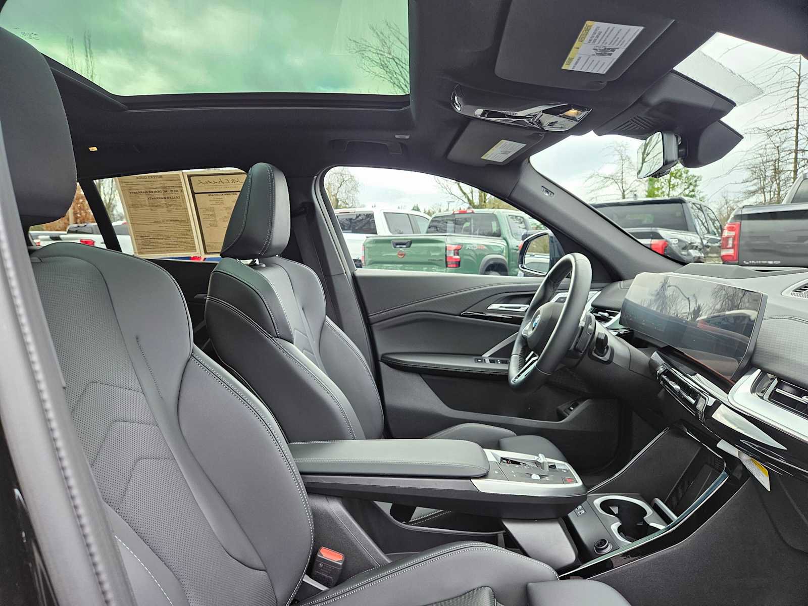 Used 2025 BMW X2 xDrive28i w/ Premium Package image 11