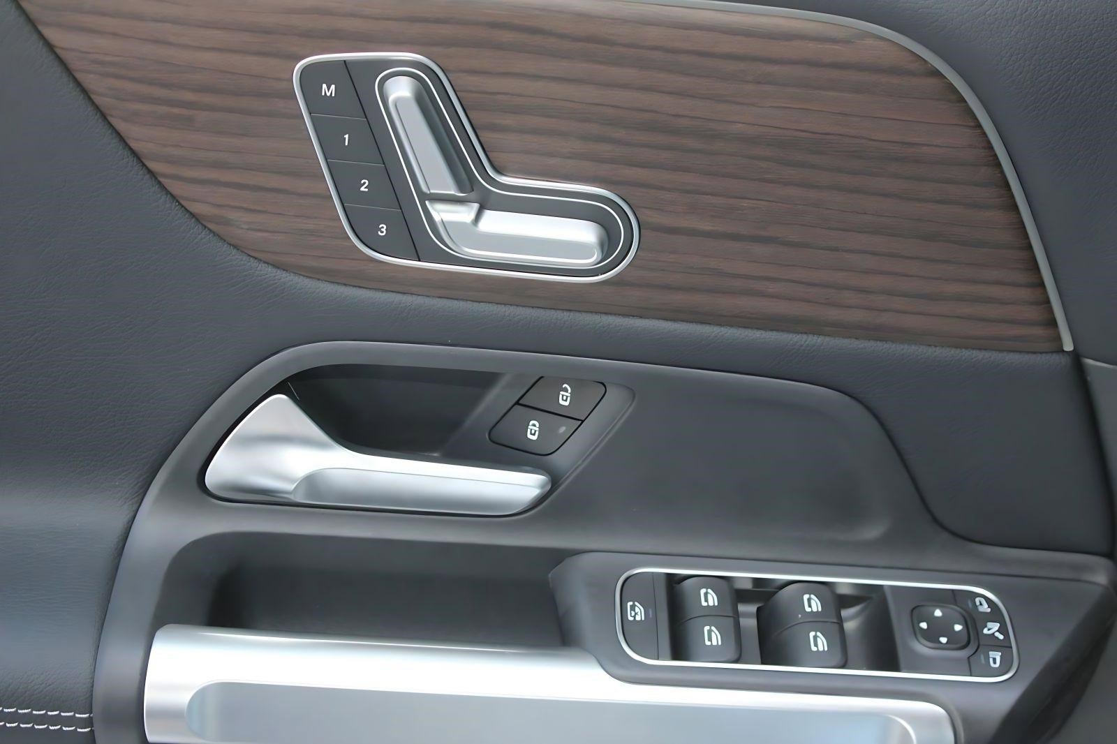 Used 2026 Mercedes-Benz GLB 250 image 12