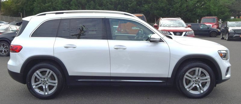 Used 2023 Mercedes-Benz GLB 250 4MATIC w/ Premium Package image 12