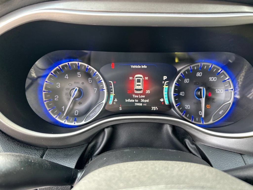 Used 2023 Chrysler Pacifica Touring-L FWD image 17