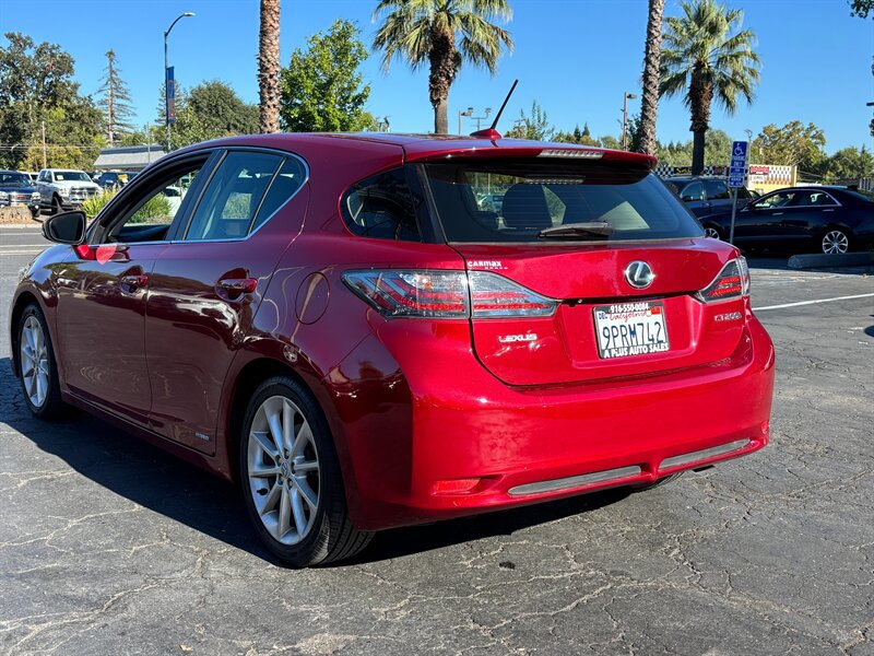 Used 2013 Lexus CT 200h w/ Premium Pkg w/Navigation FWD image 6