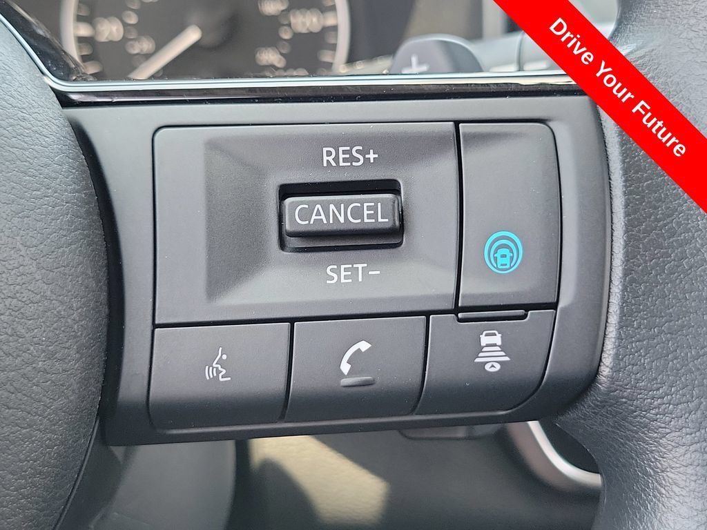 Used 2023 Nissan Rogue SV FWD image 6