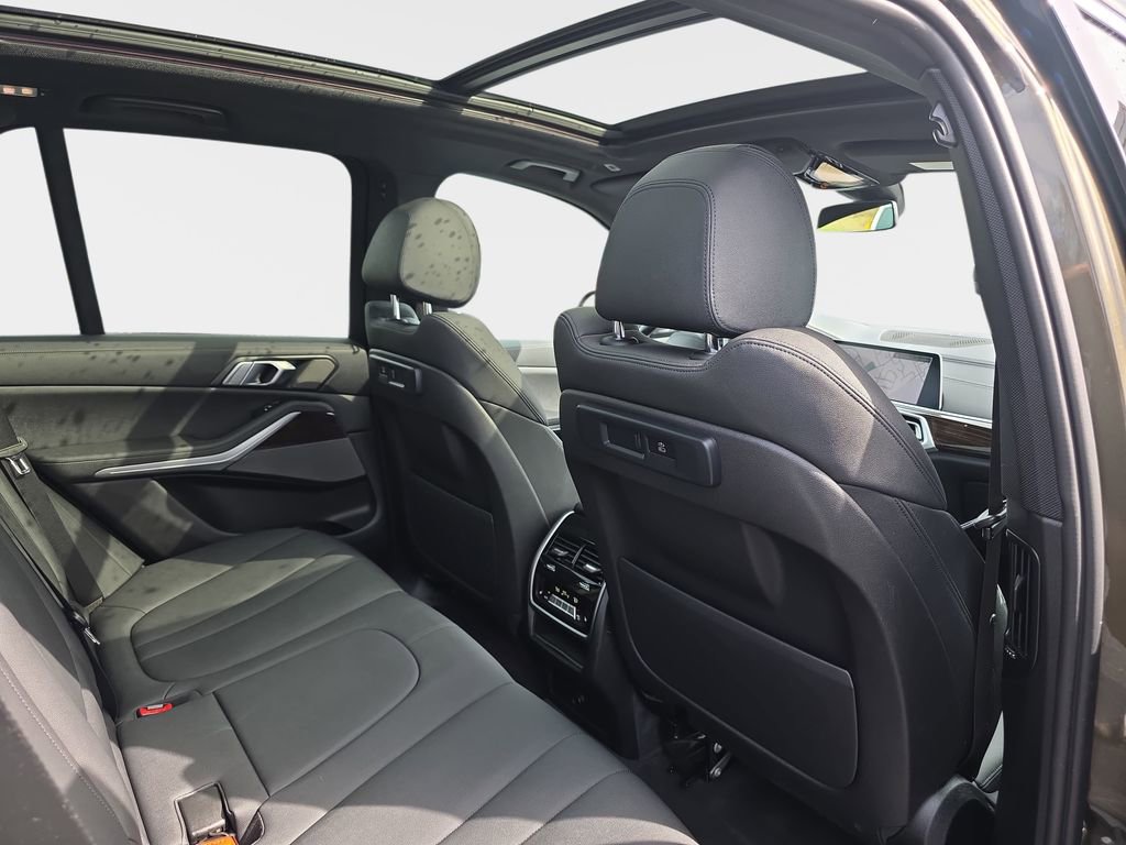 Used 2021 BMW X5 xDrive40i w/ Premium Package image 13