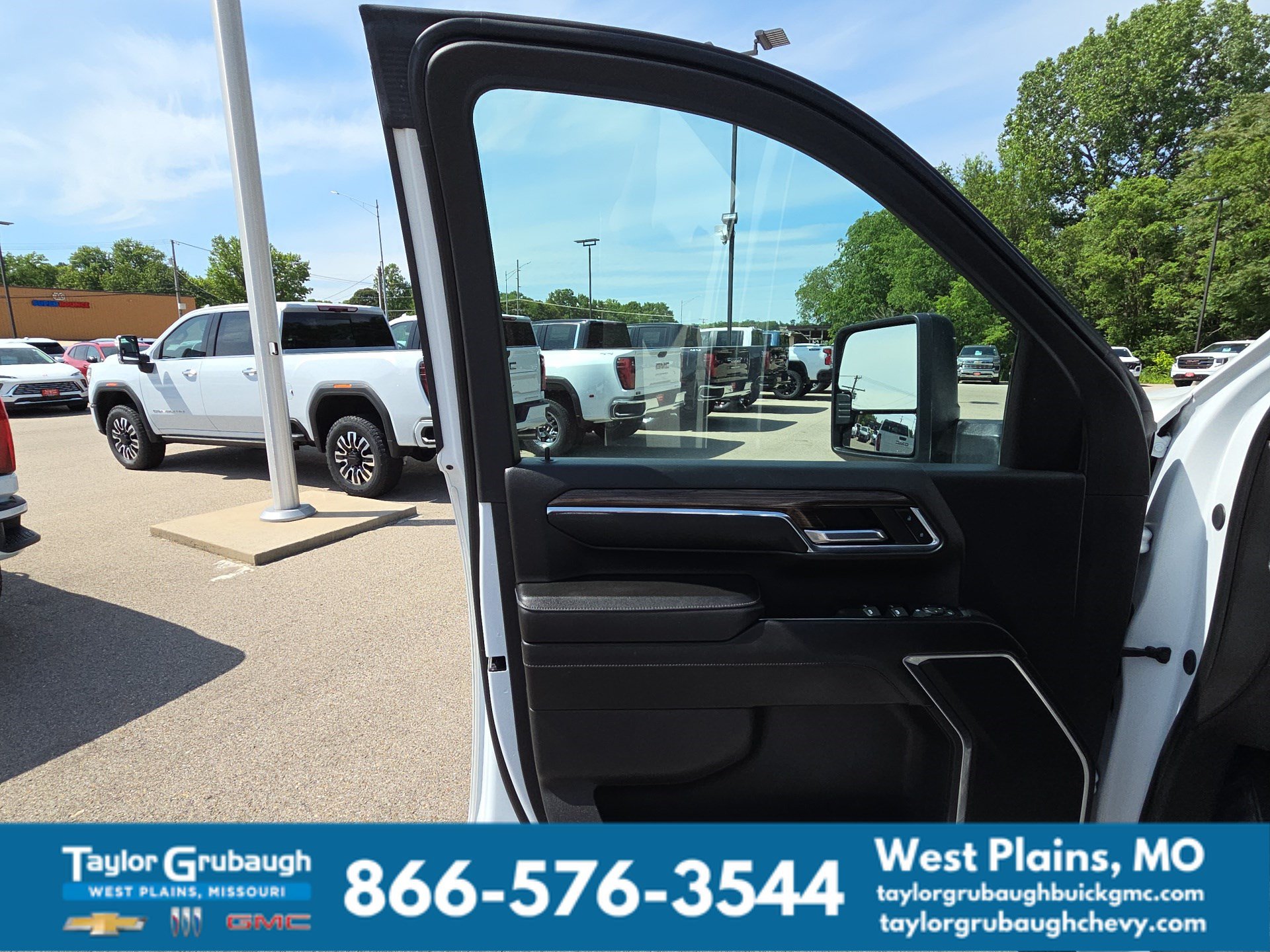 Used 2024 Chevrolet Silverado 3500 LT AWD/4WD image 13