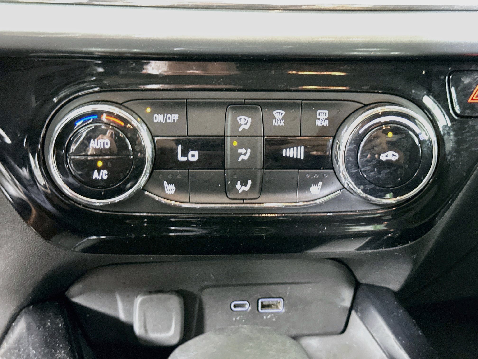 Used 2024 Chevrolet Trax LT w/ Driver Confidence Package FWD image 24