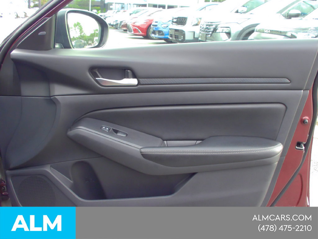 Used 2025 Nissan Altima 2.5 SV FWD image 18