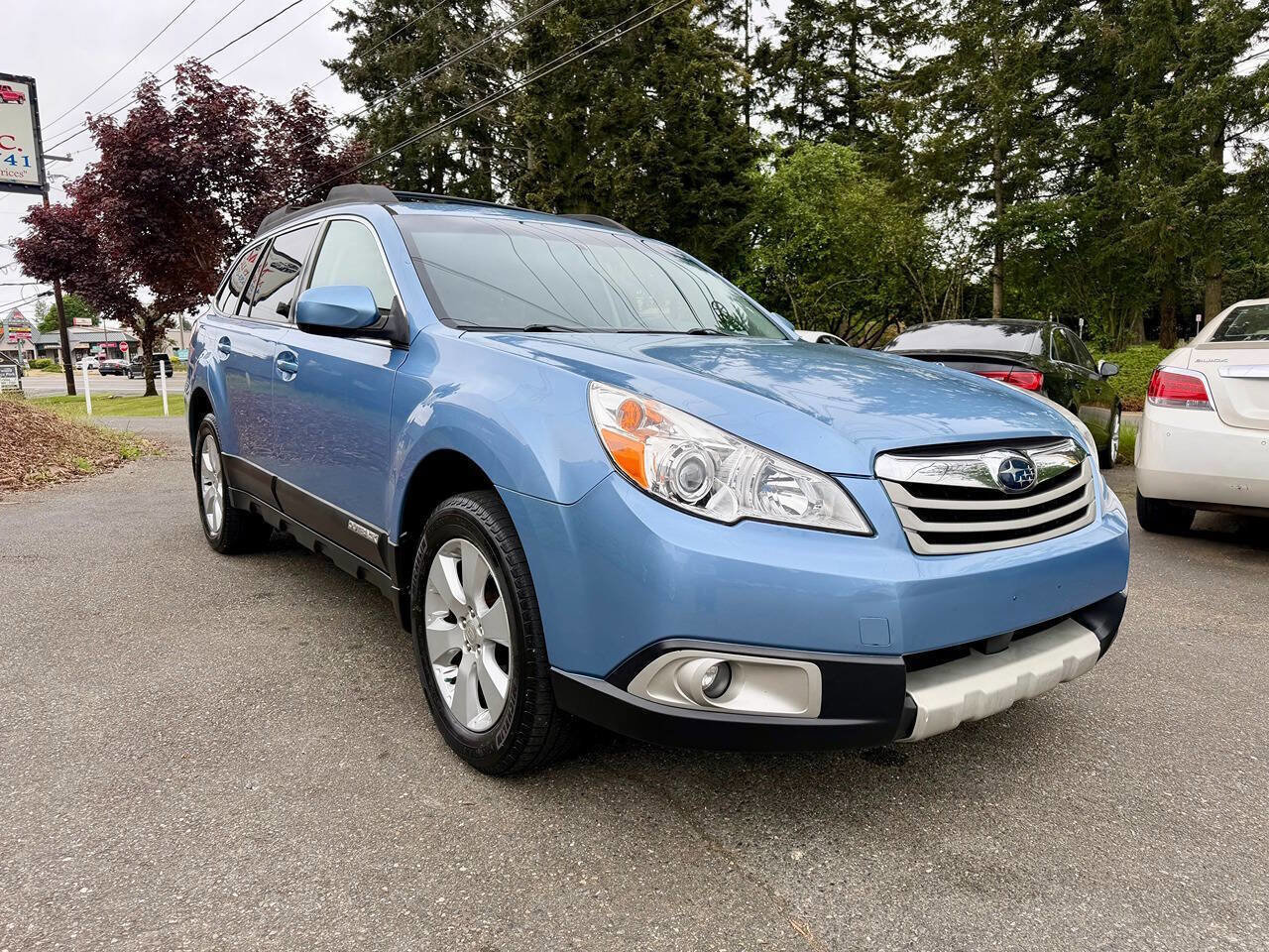 Used 2011 Subaru Outback 2.5i Limited w/ PWR Moonroof Pkg AWD/4WD image 8