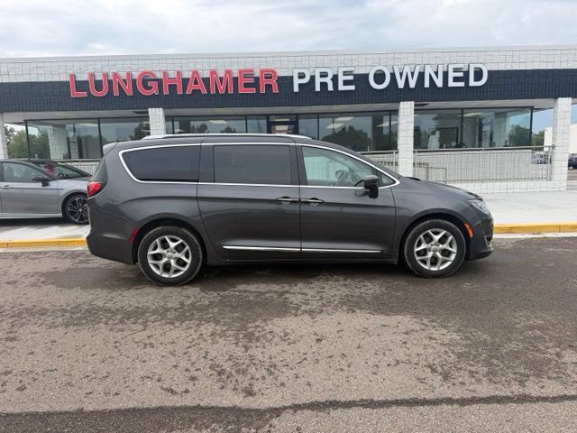 Used 2017 Chrysler Pacifica Touring-L Plus w/ Tire & Wheel Group FWD image 5