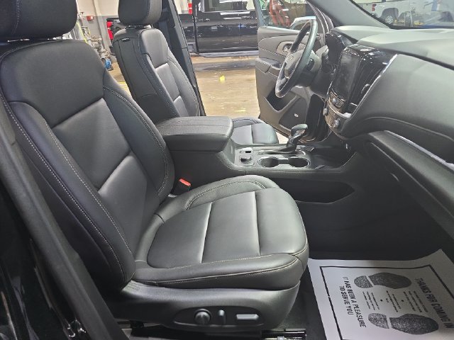 Used 2023 Chevrolet Traverse LT w/ LT Premium Package AWD/4WD image 14