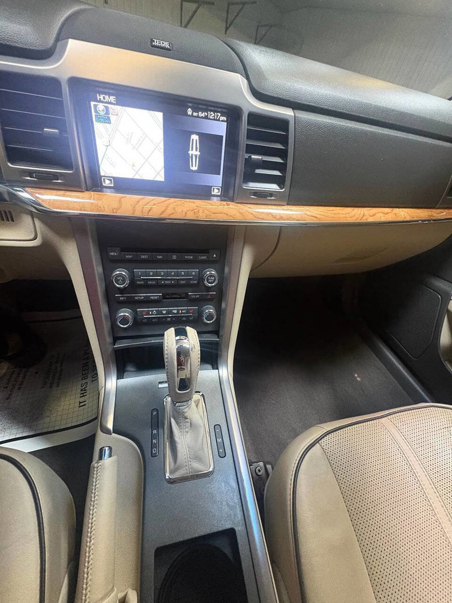 Used 2011 Lincoln MKZ w/ 102A Rapid Spec Order Code FWD image 10