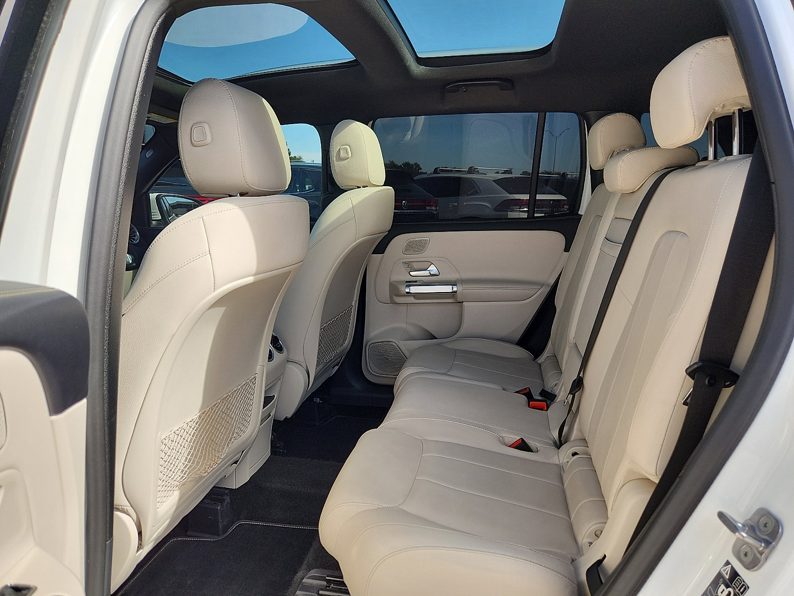 Used 2024 Mercedes-Benz GLB 250 4MATIC image 12