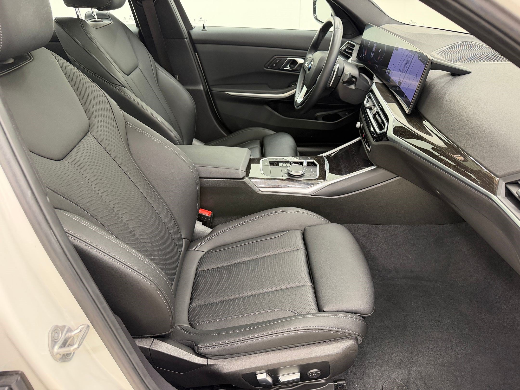 Certified 2024 BMW 330i Sedan w/ Convenience Package RWD image 24
