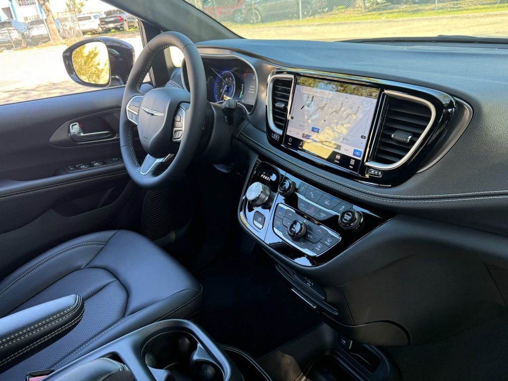 New 2026 Chrysler Pacifica Select image 39