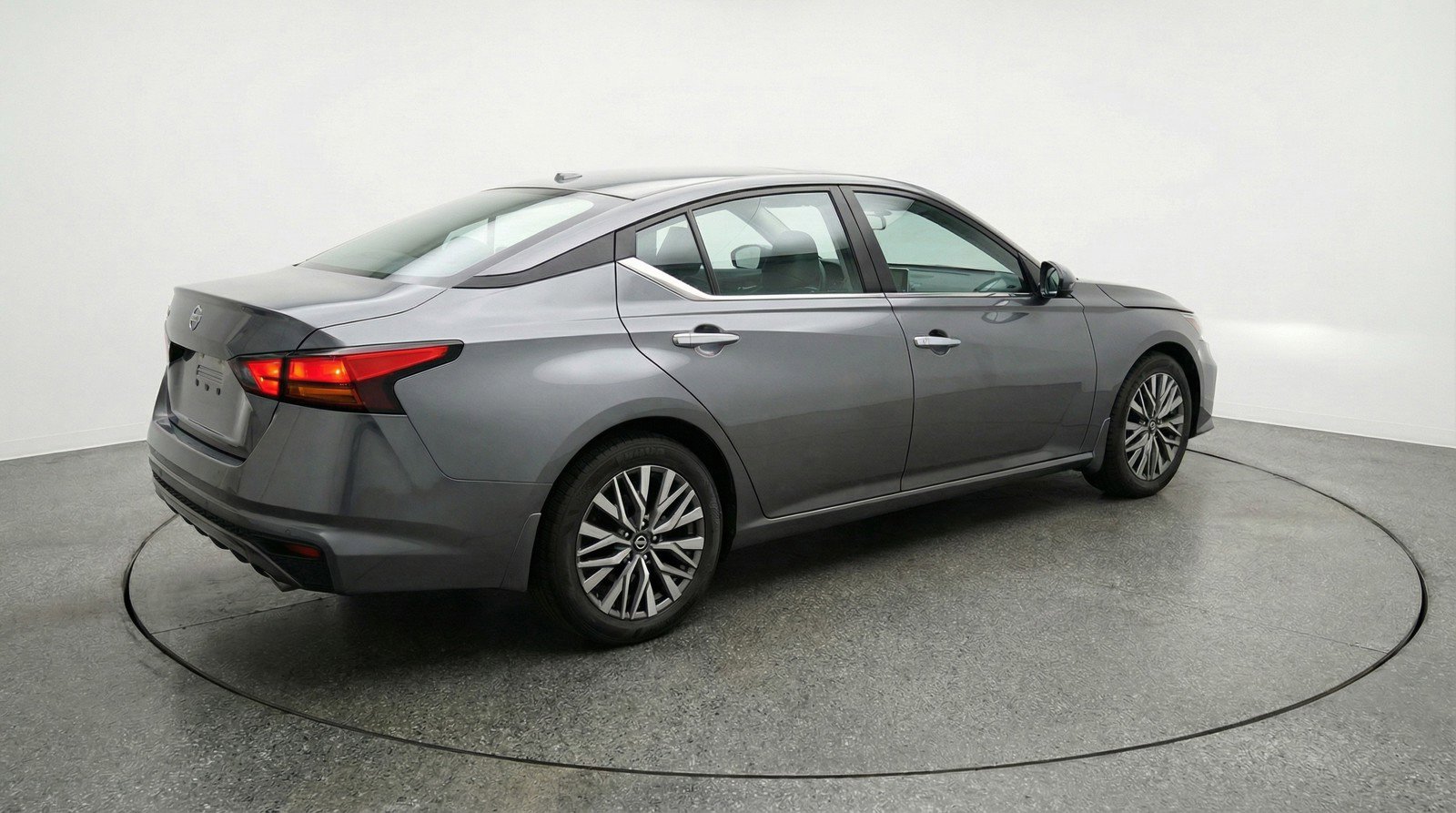Used 2025 Nissan Altima 2.5 SV image 9