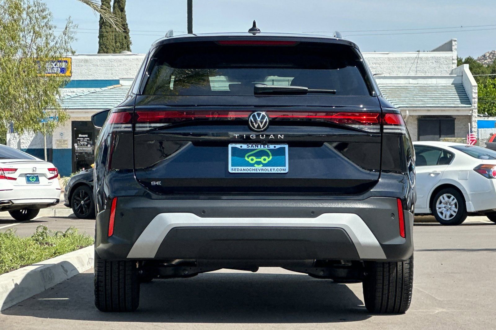 Used 2025 Volkswagen Tiguan SE FWD image 5