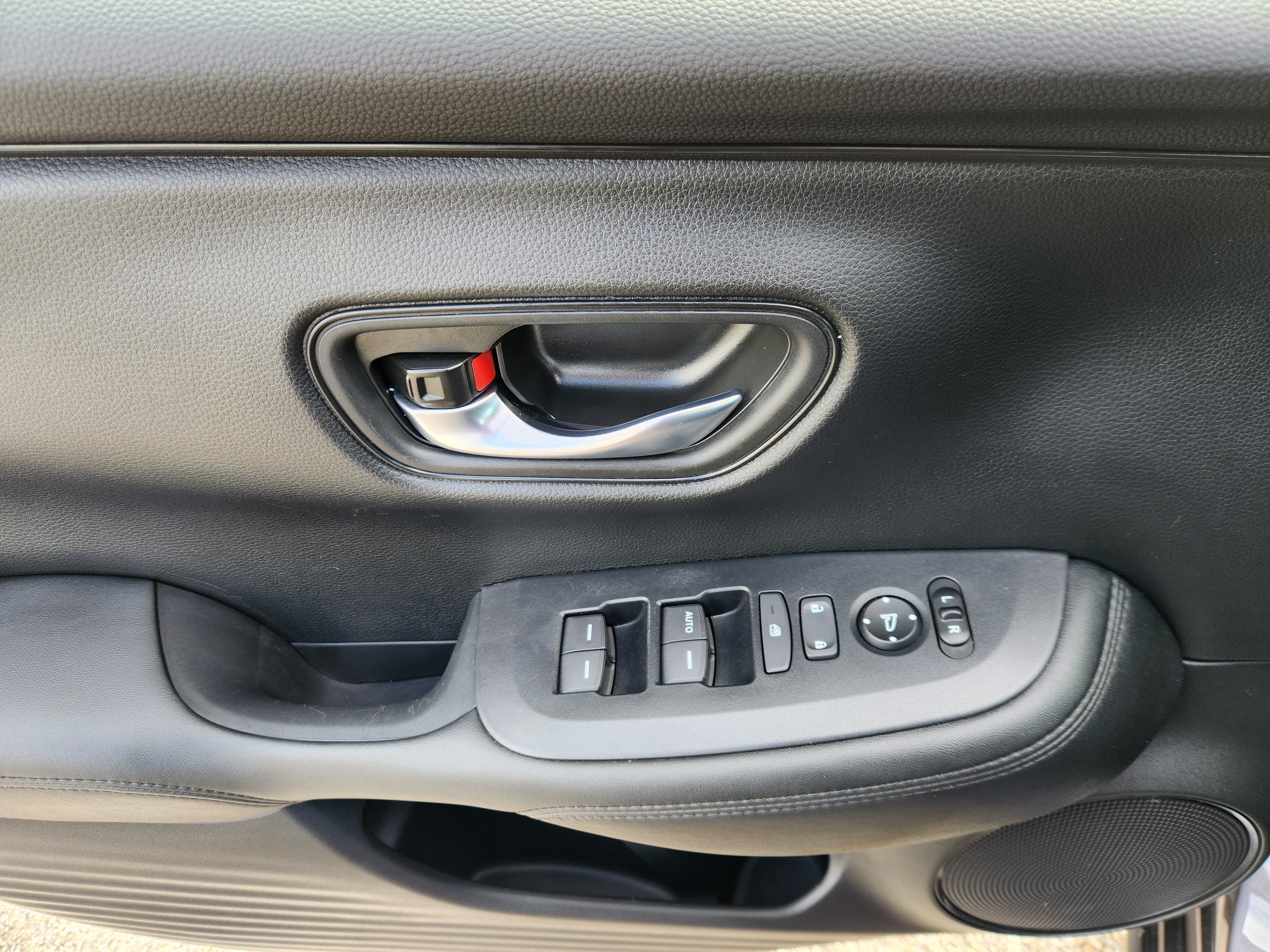 Certified 2025 Honda HR-V LX image 16