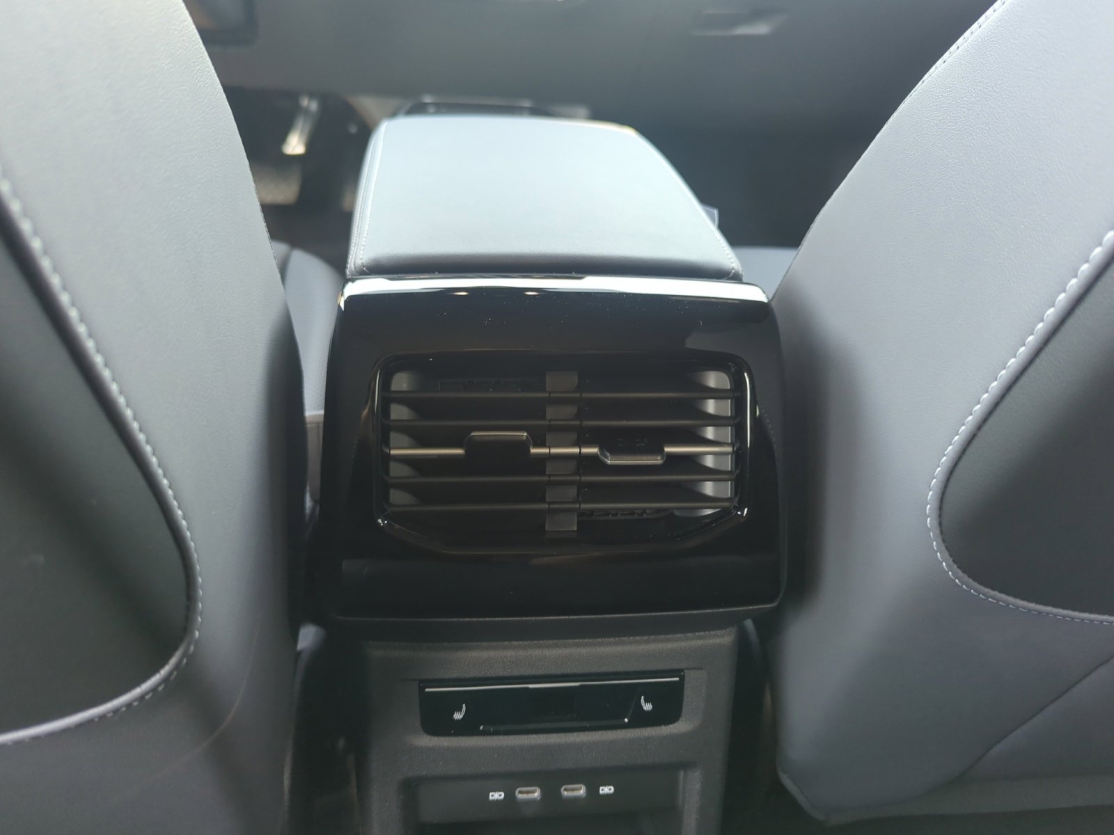 New 2025 Volkswagen ID.4 Pro S Plus AWD/4WD image 31