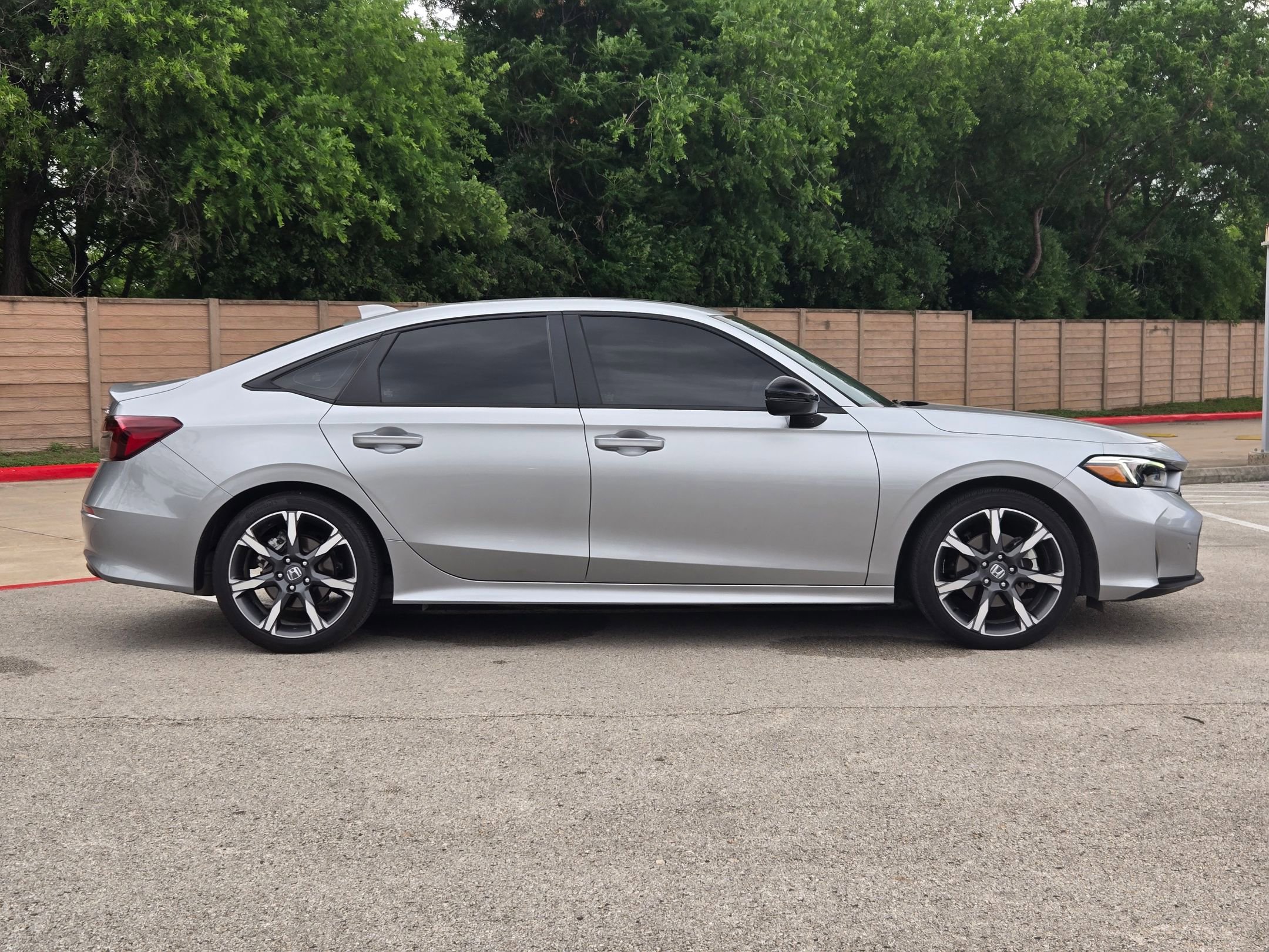 Used 2025 Honda Civic Sport Touring image 2