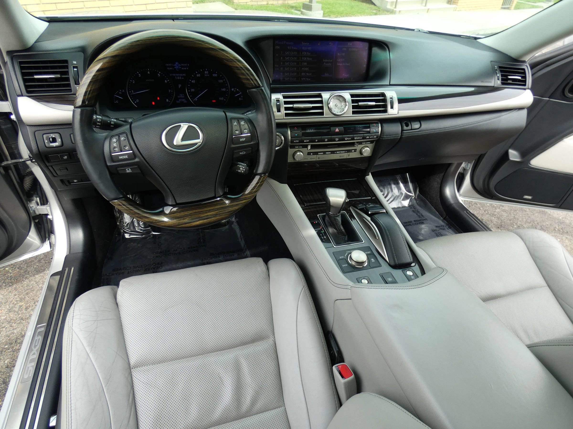 Used 2016 Lexus LS 460 w/ Comfort Package image 58