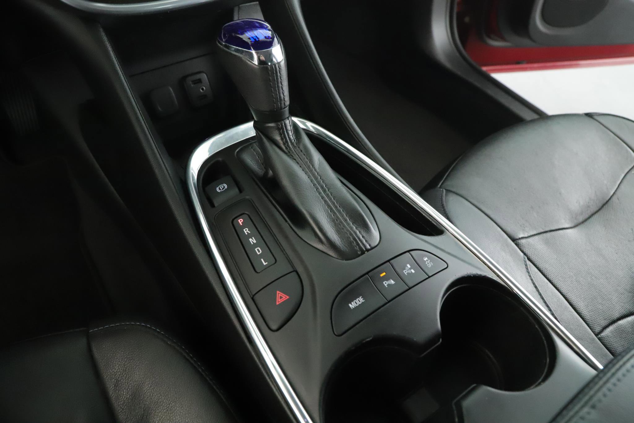 Used 2018 Chevrolet Volt Premier w/ Driver Confidence Package FWD image 16